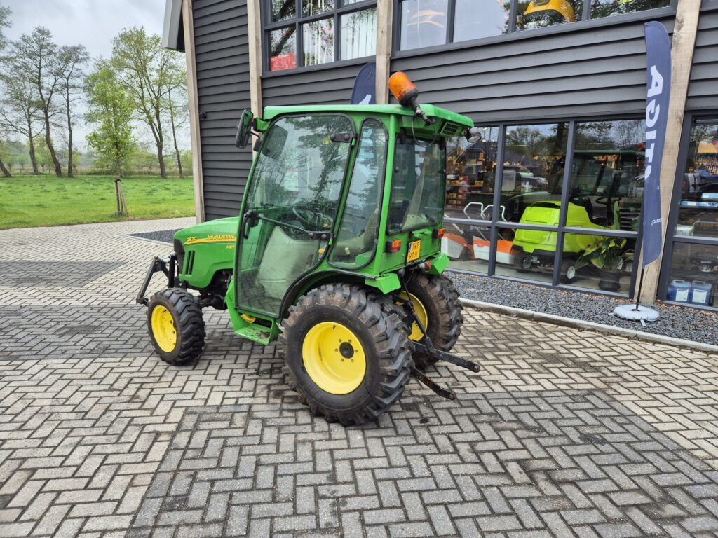 Compact tractor JOHN DEERE 2520