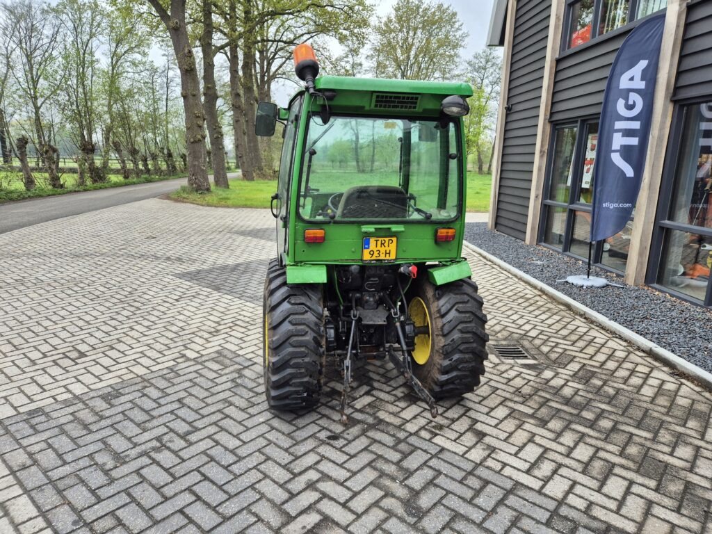 Compact tractor JOHN DEERE 2520