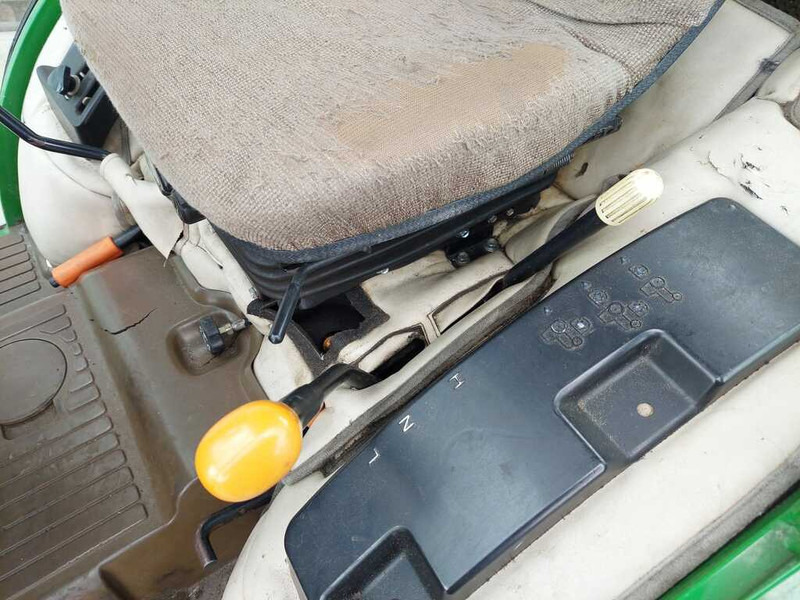 Compact tractor John Deere 2320