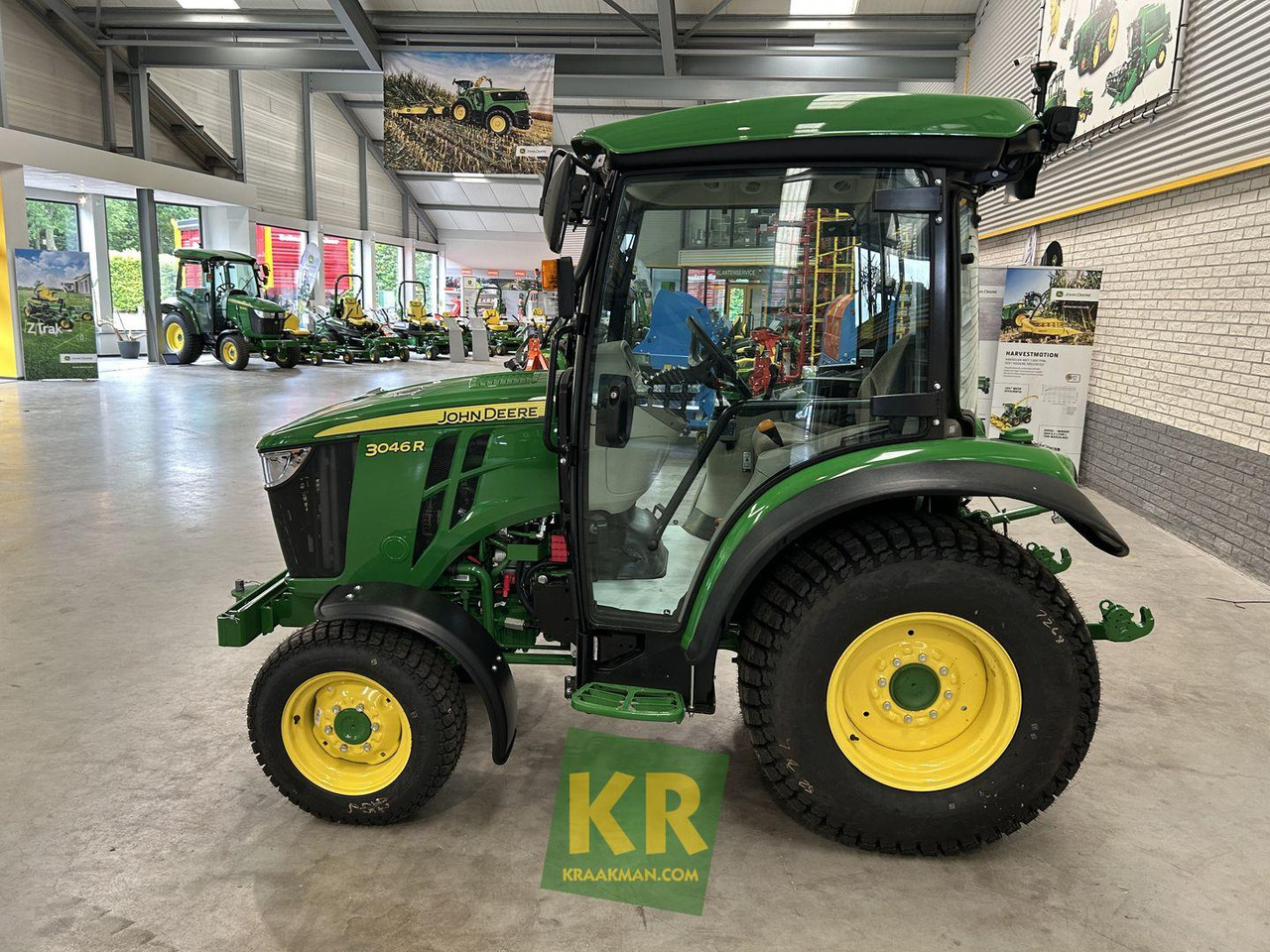 Compact tractor John Deere 3046R