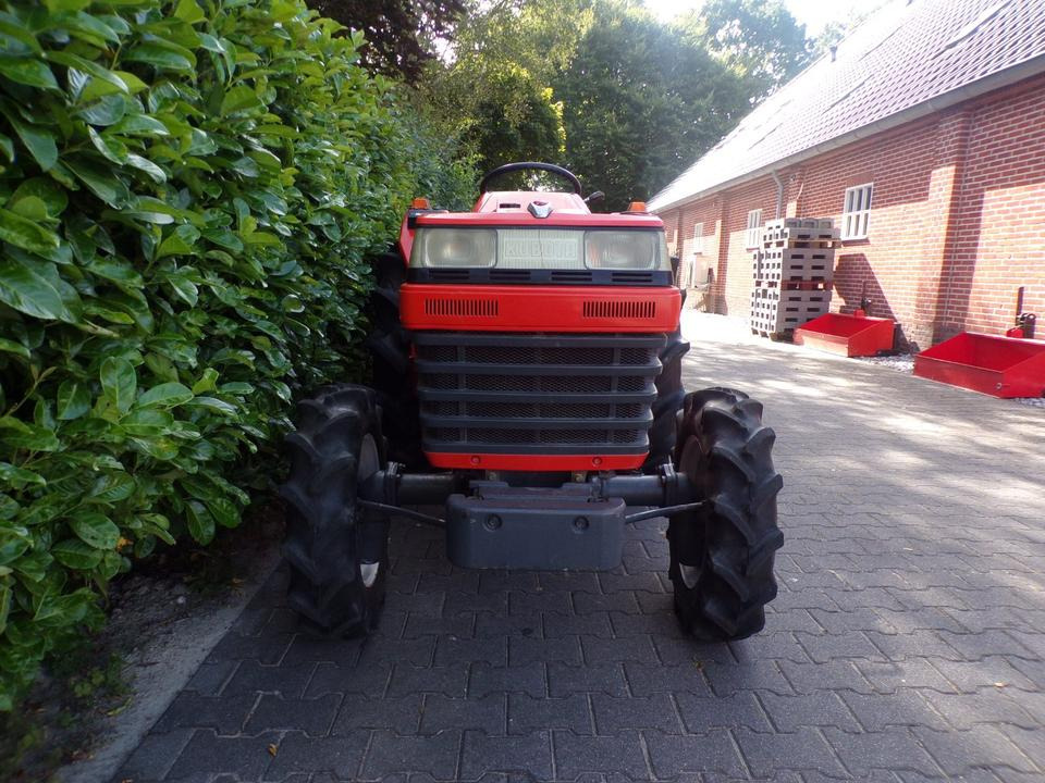 Compact tractor Kleintraktor Kubota L1-275