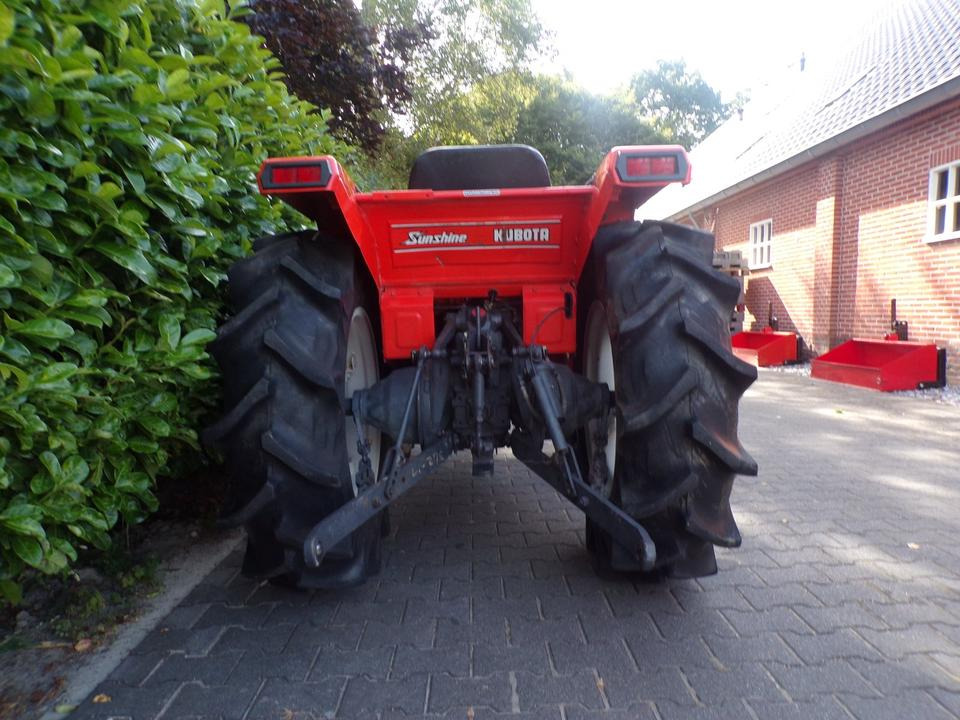 Compact tractor Kleintraktor Kubota L1-275