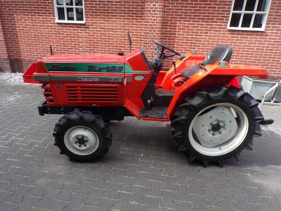 Compact tractor Kleintraktor Kubota ZL1-185
