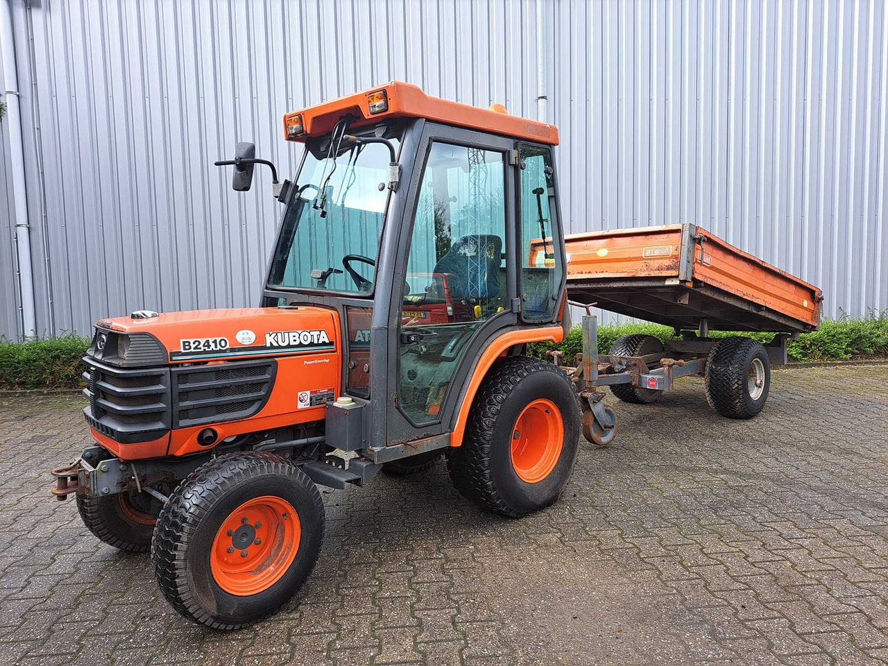 Compact tractor Kubota B4