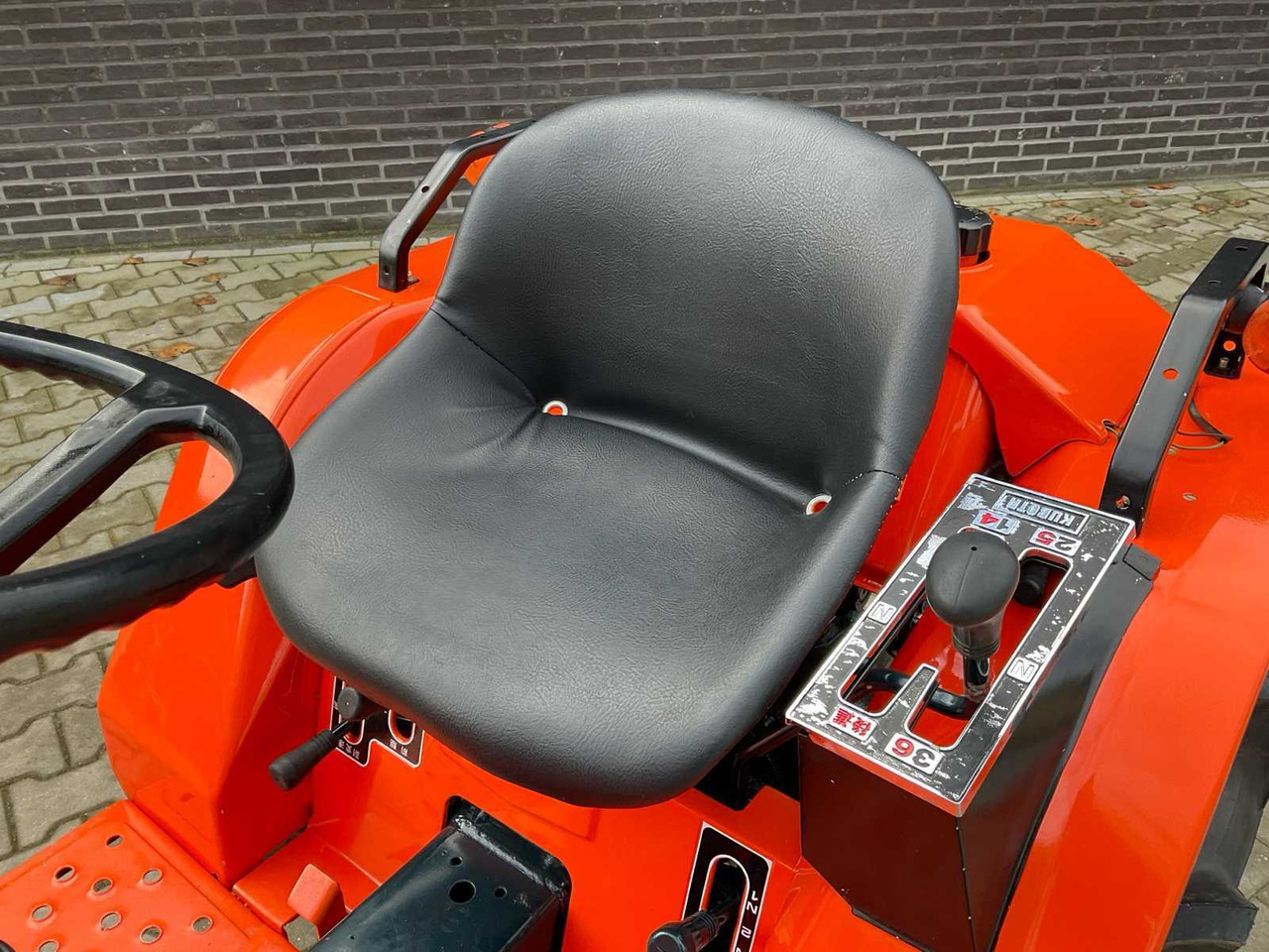 Compact tractor Kubota Bulltra B1-14DT
