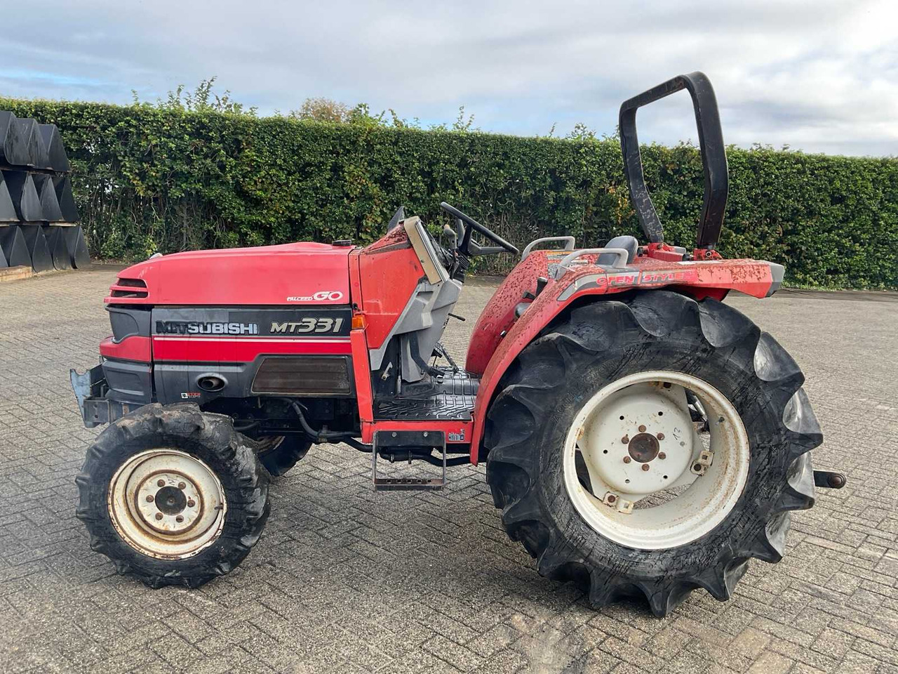 Compact tractor Mitsubishi MT331