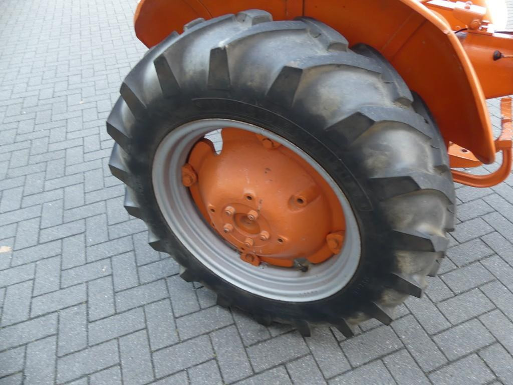 Farm tractor Allis Chalmers D272