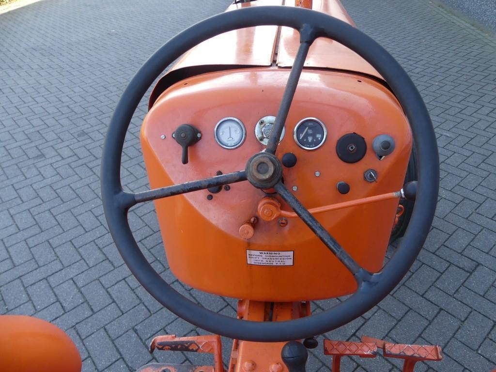 Farm tractor Allis Chalmers D272