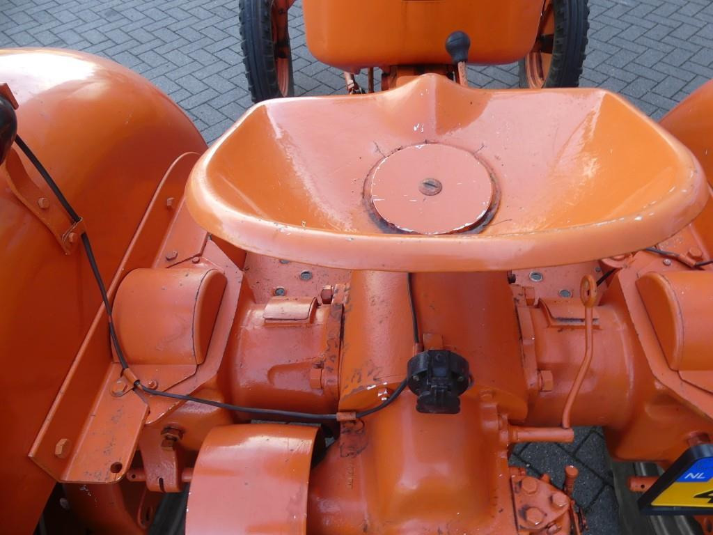 Farm tractor Allis Chalmers D272