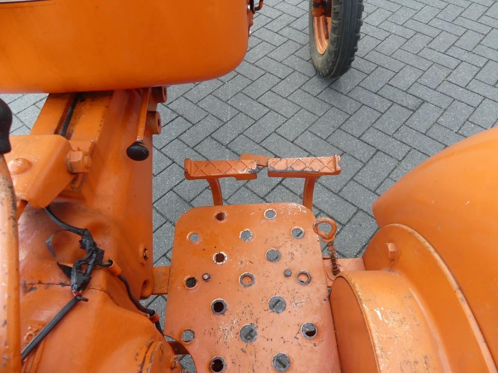 Farm tractor Allis Chalmers D272