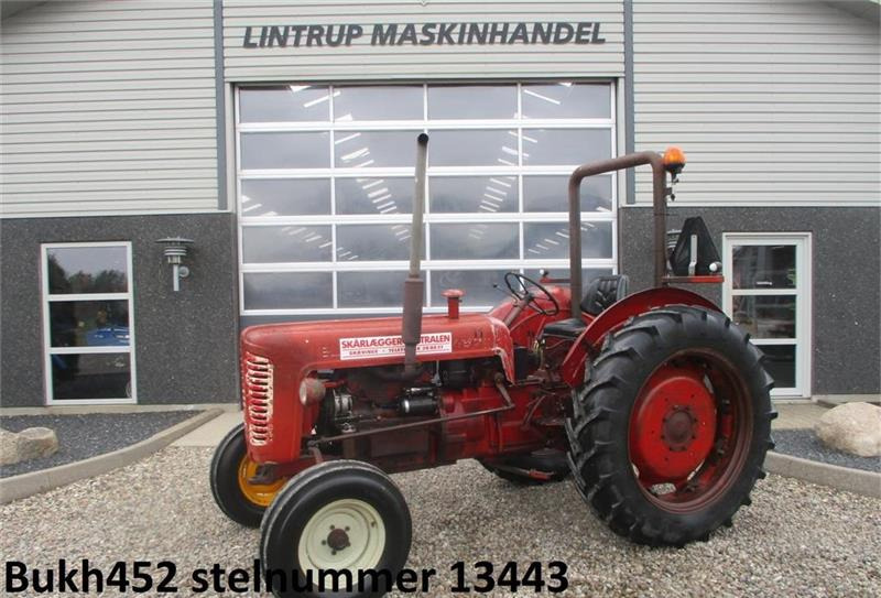 Farm tractor Bukh 452 Med styrtbøjle