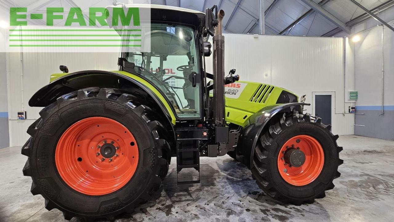 Farm tractor CLAAS 640 cis