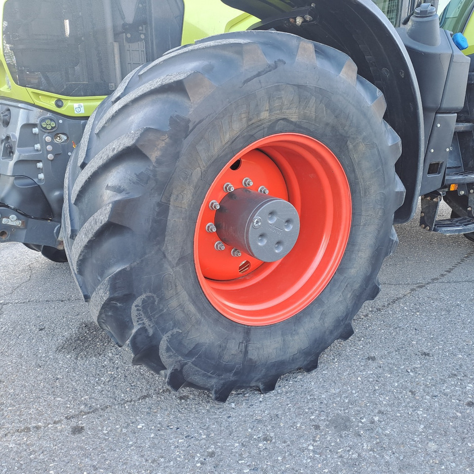 Farm tractor CLAAS 830 AXION