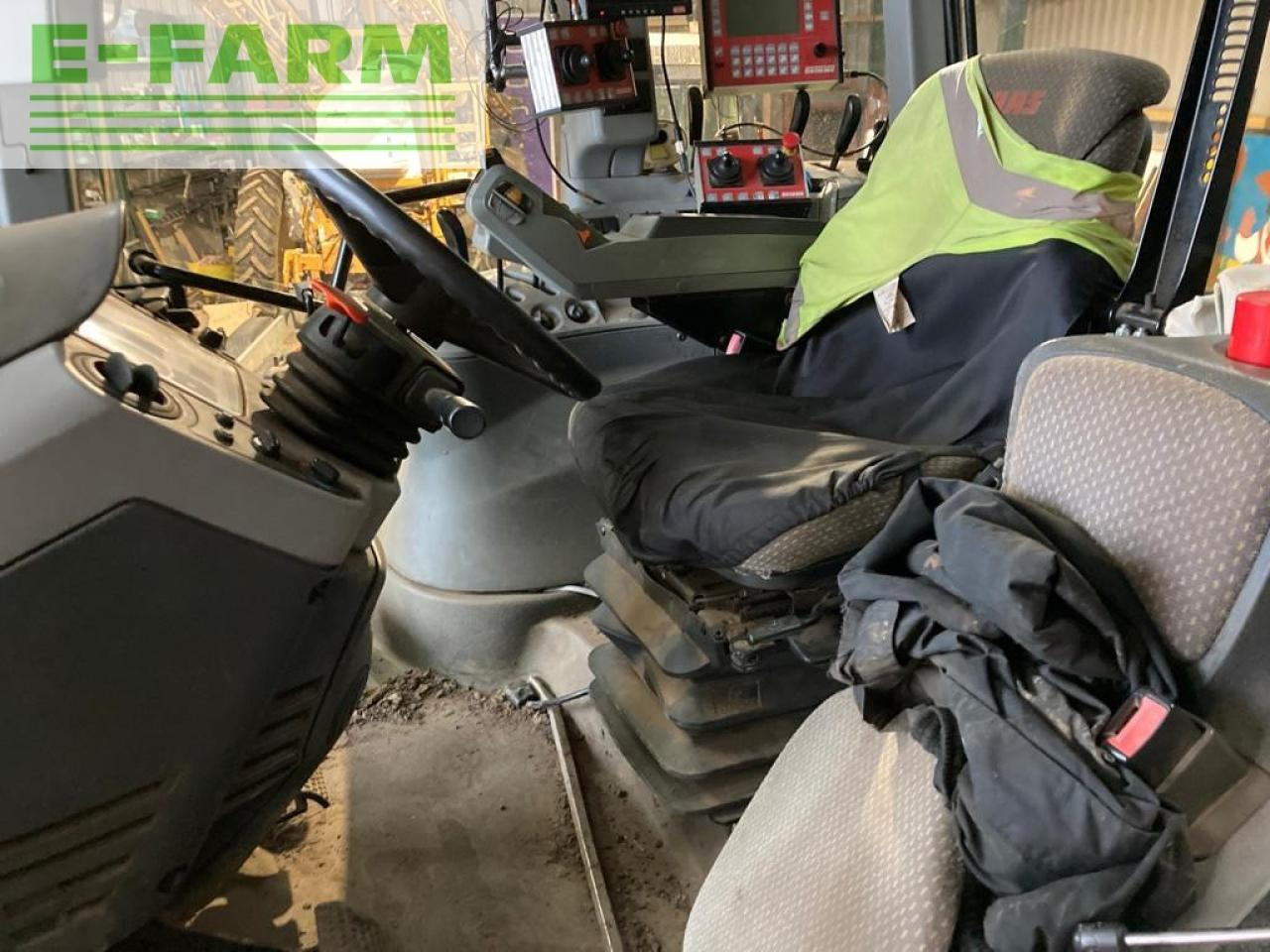 Farm tractor CLAAS ARION 620