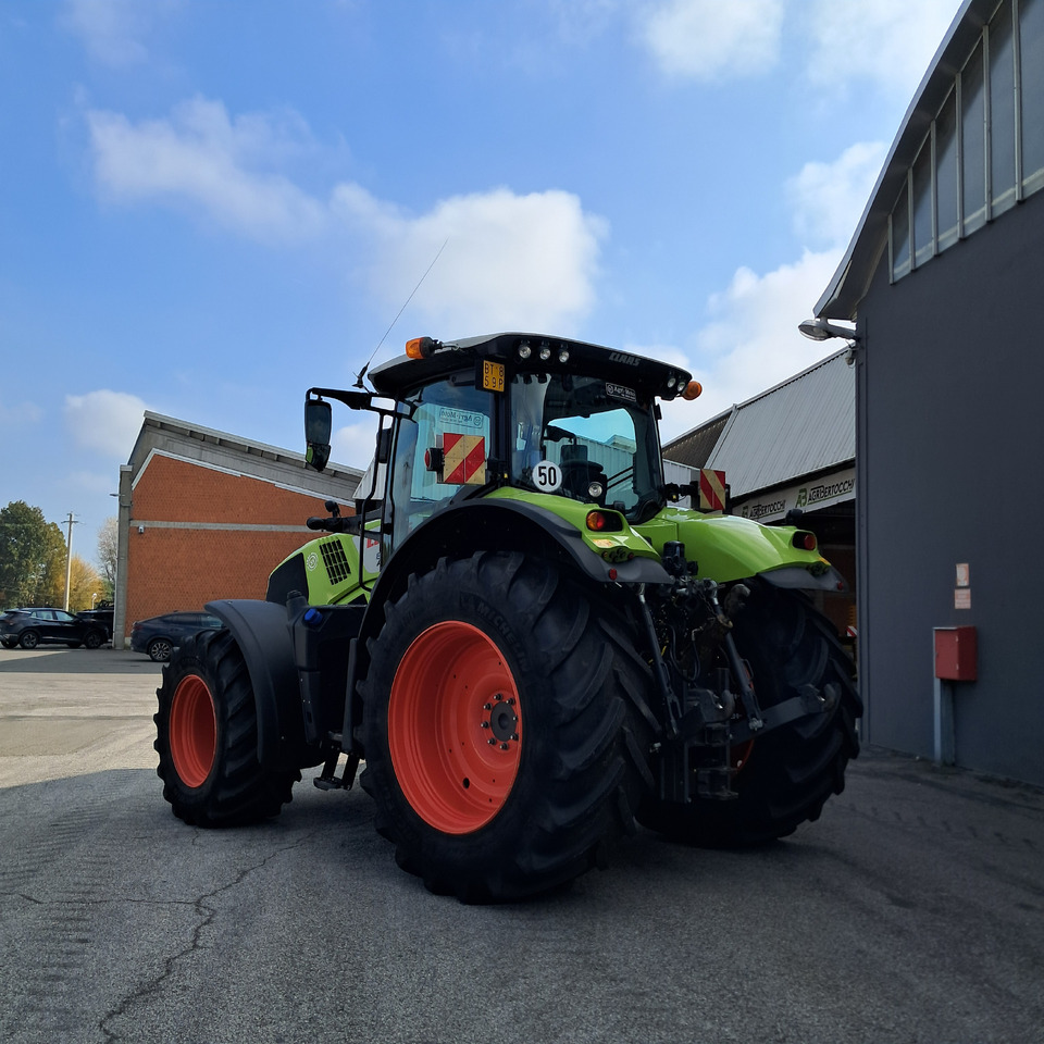 Farm tractor CLAAS AXION 810