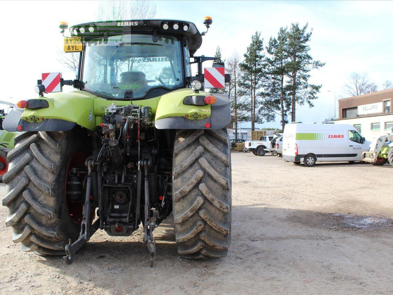 Farm tractor CLAAS AXION 810 CIS