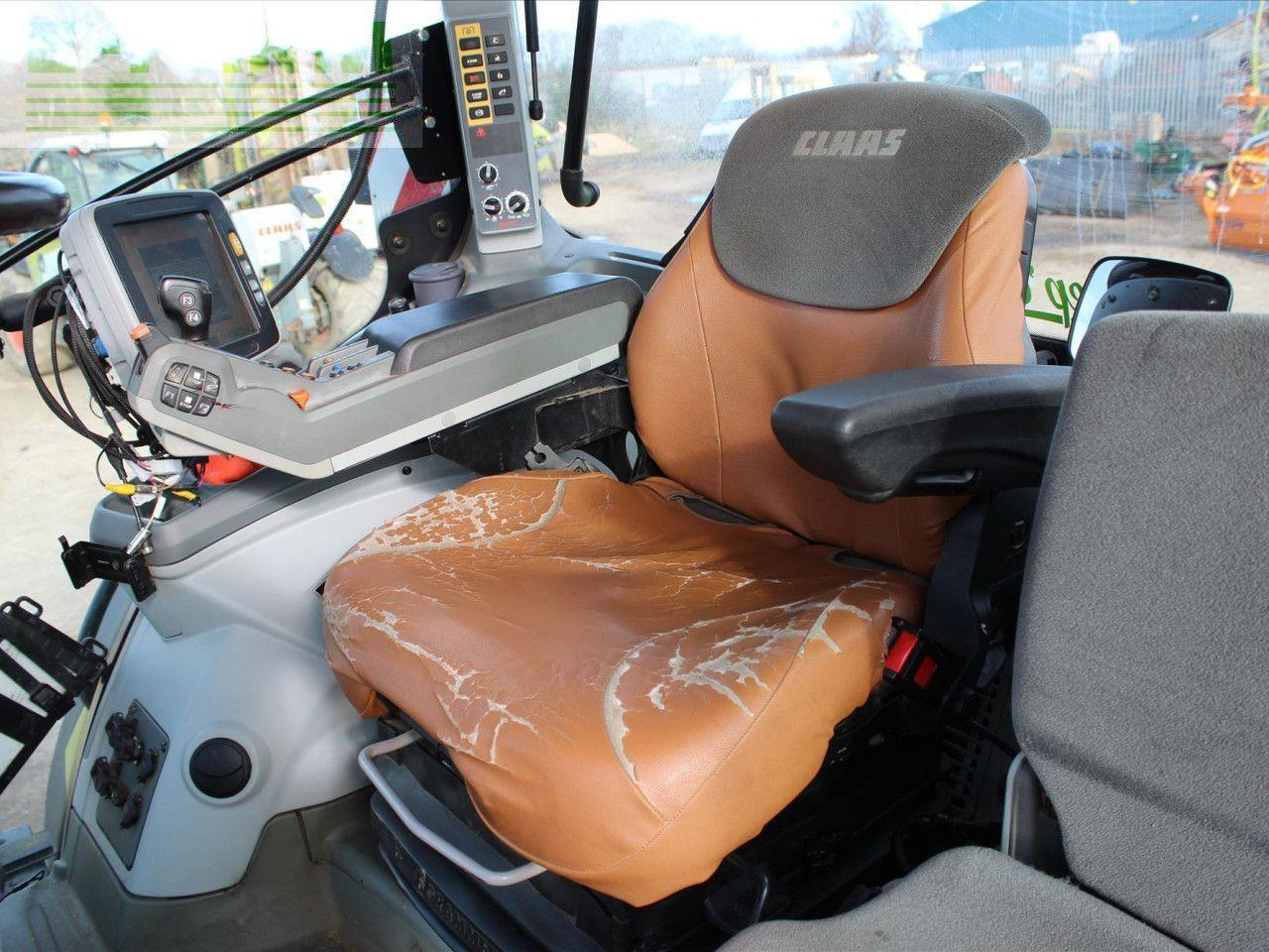 Farm tractor CLAAS AXION 810 CIS