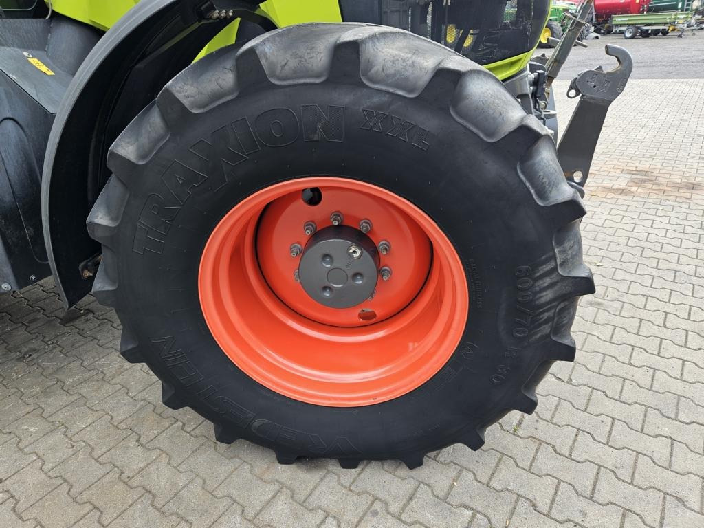 Farm tractor CLAAS AXION 810 CMATIC