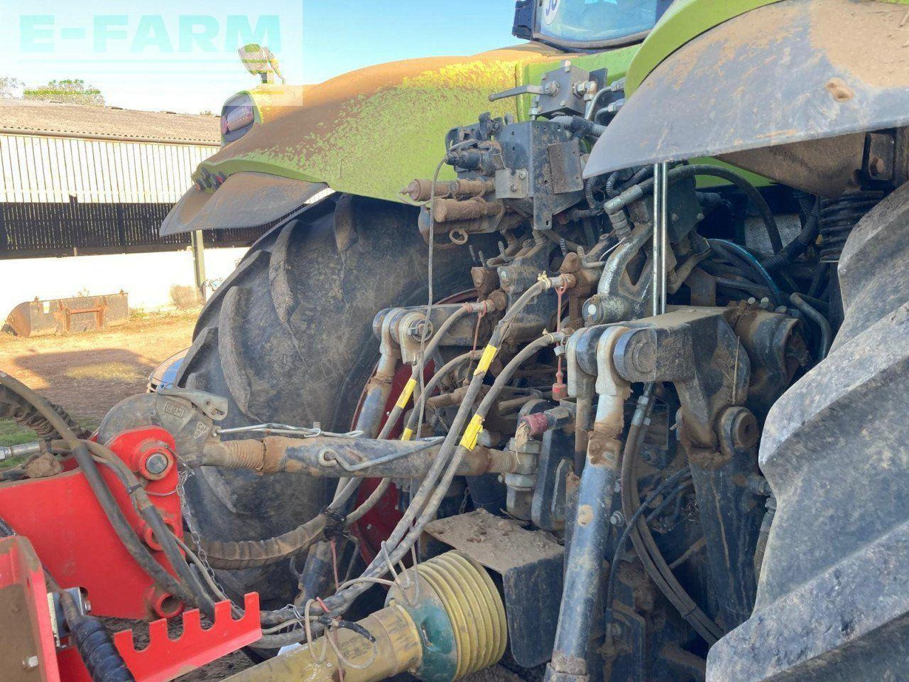 Farm tractor CLAAS AXION 830