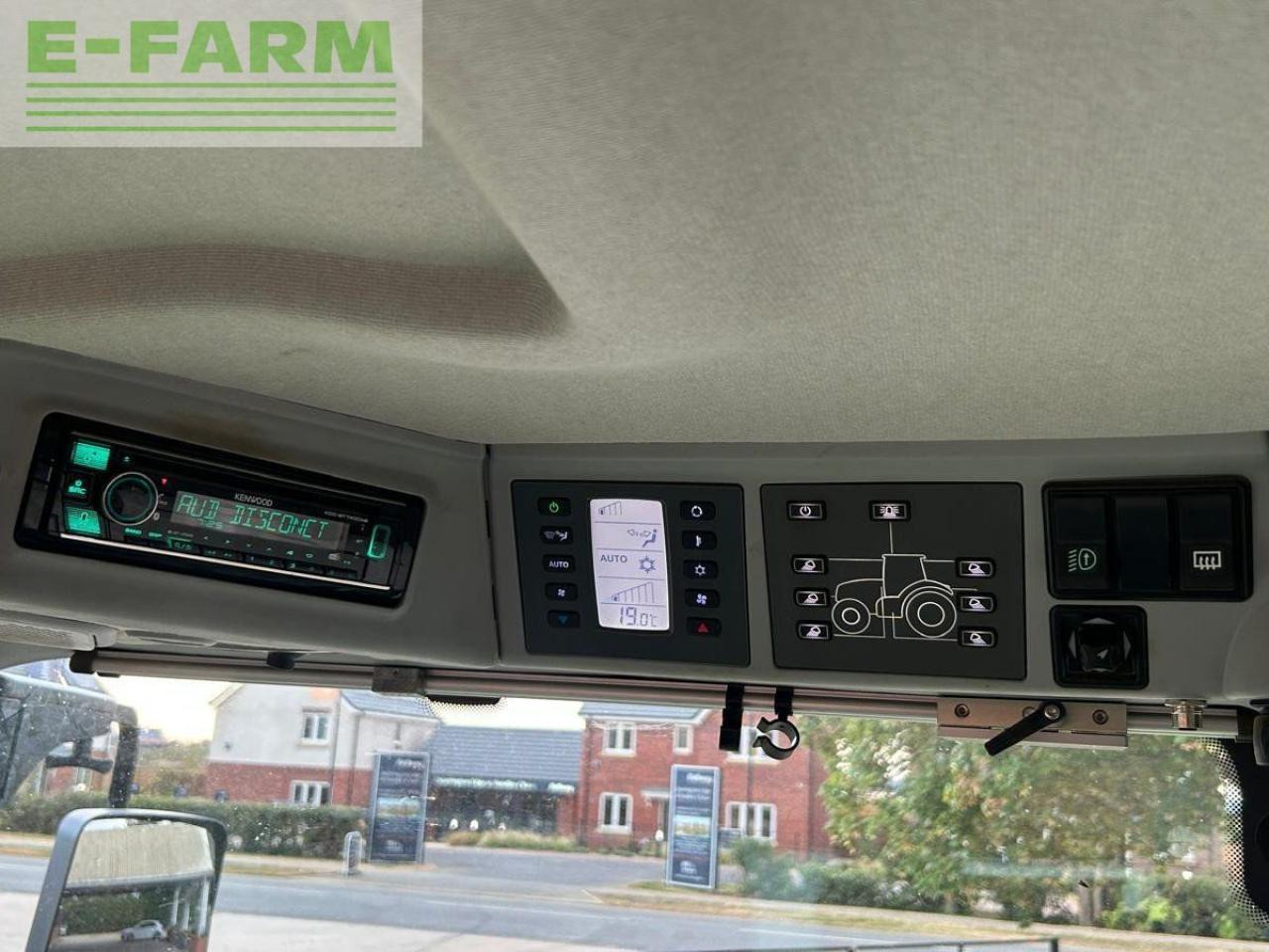 Farm tractor CLAAS AXION 830