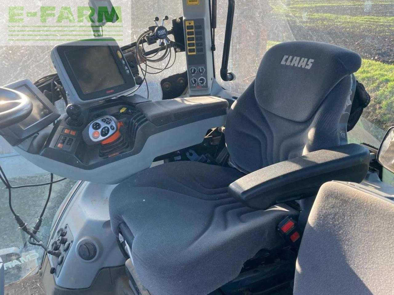 Farm tractor CLAAS AXION 830