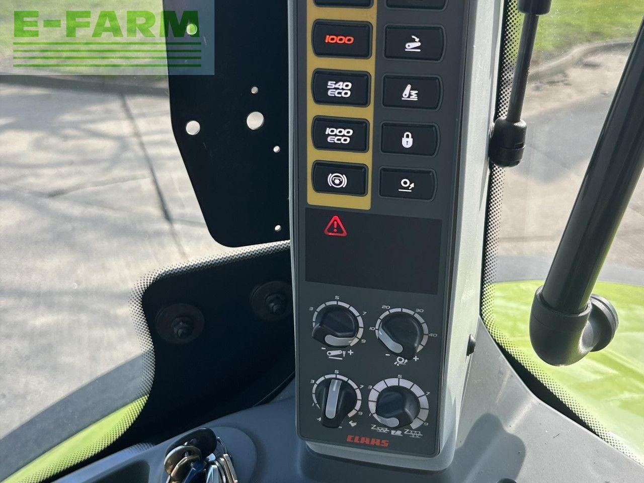 Farm tractor CLAAS AXION 830