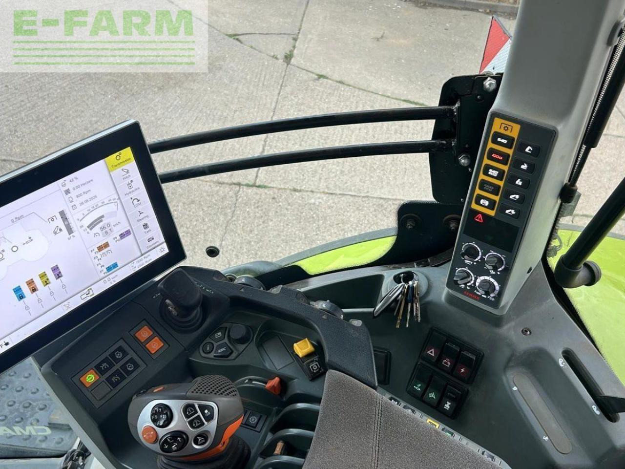 Farm tractor CLAAS AXION 830