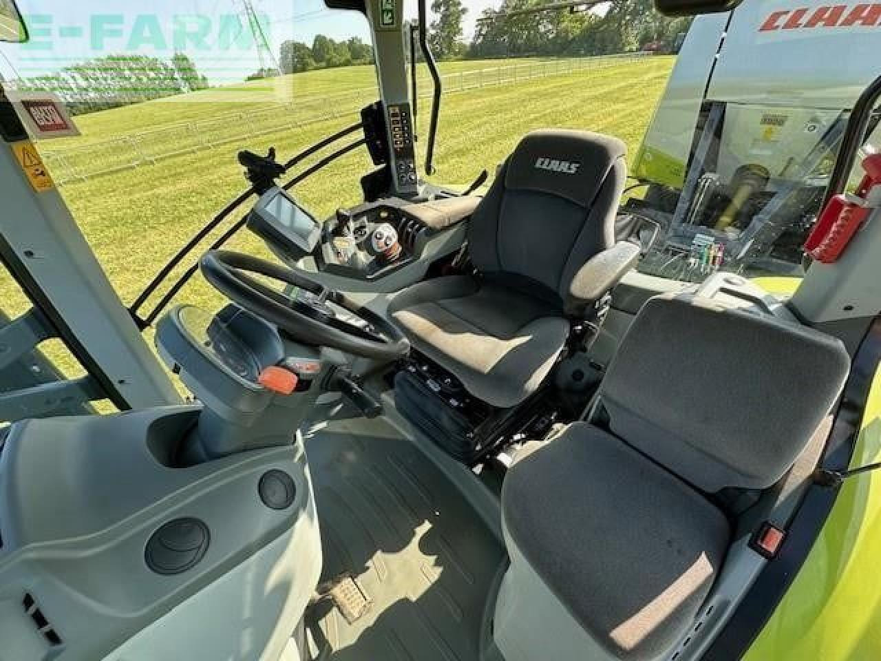 Farm tractor CLAAS AXION 830