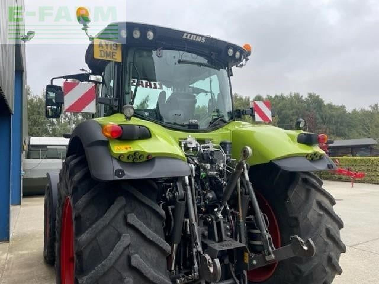 Farm tractor CLAAS AXION 830