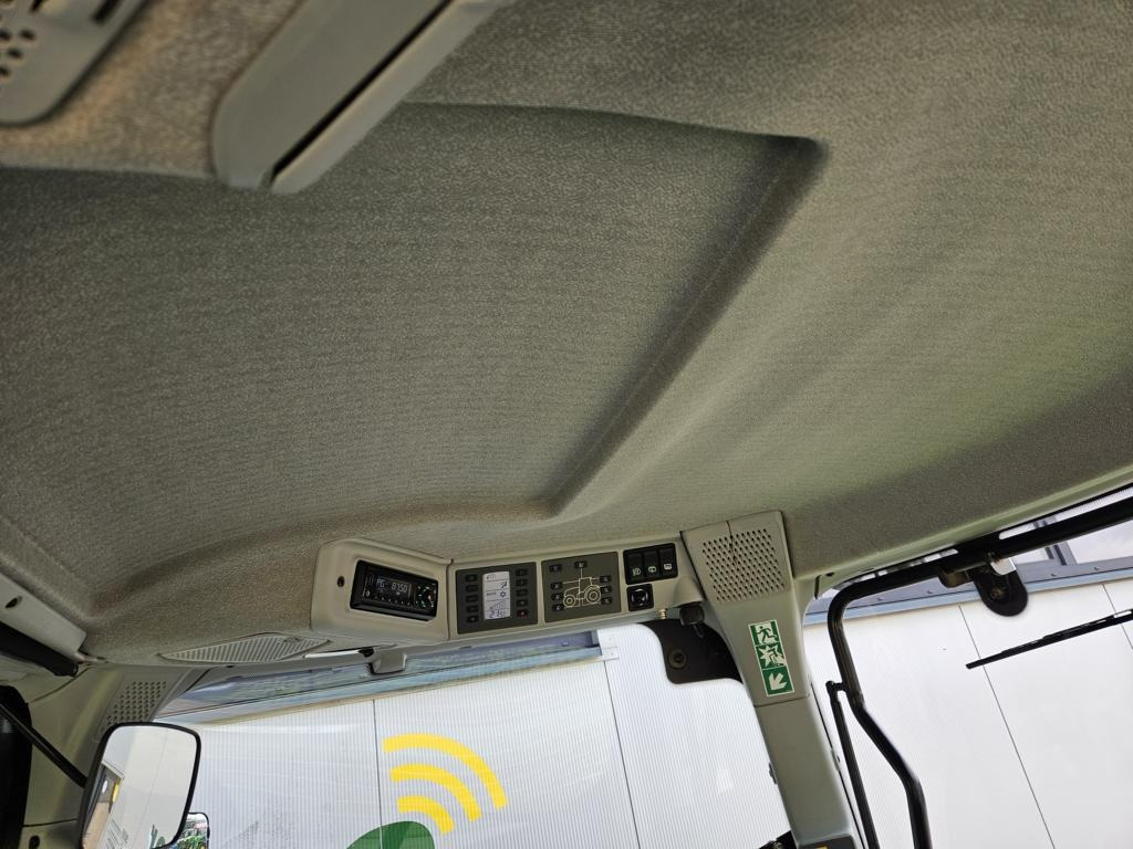 Farm tractor CLAAS AXION 830 CMATIC