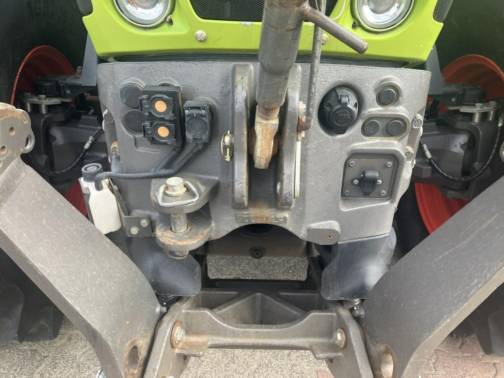 Farm tractor CLAAS AXION 830 CMATIC