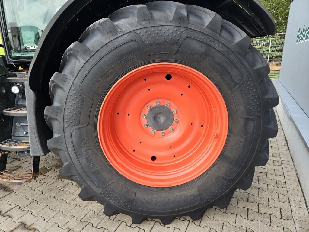 Farm tractor CLAAS AXION 830 CMATIC