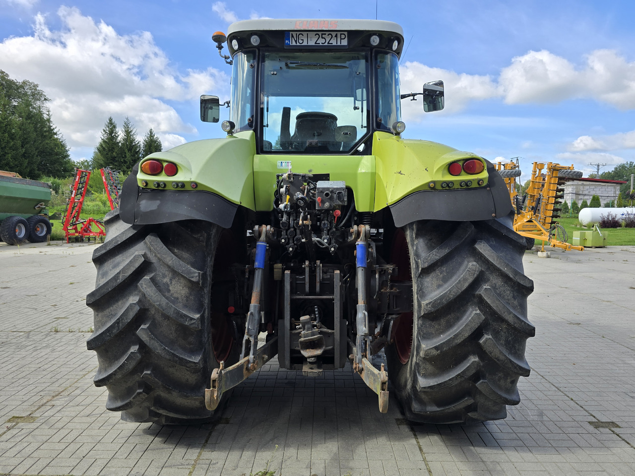 Farm tractor CLAAS AXION 850