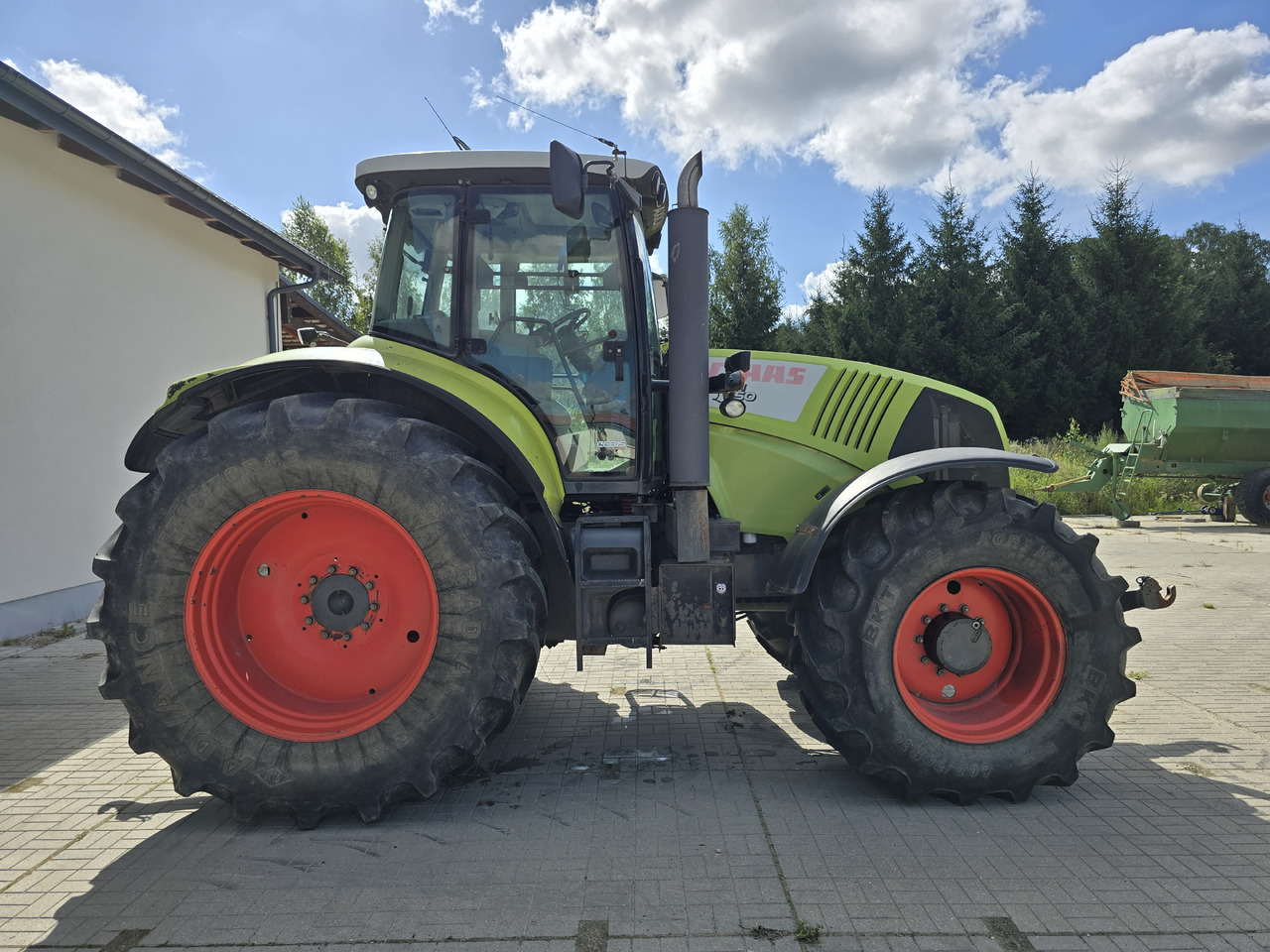 Farm tractor CLAAS AXION 850