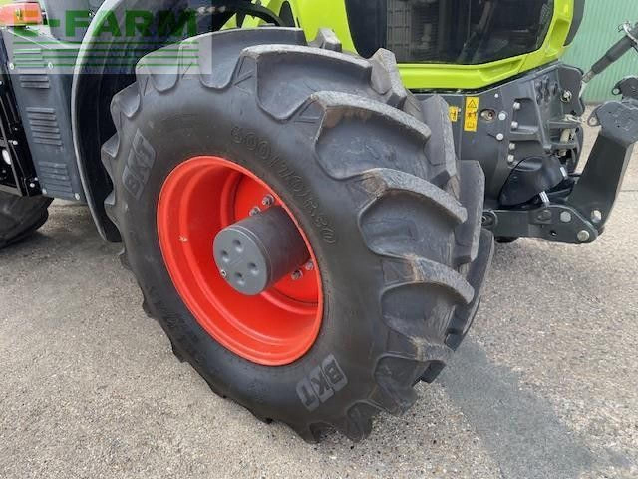 Farm tractor CLAAS AXION 870