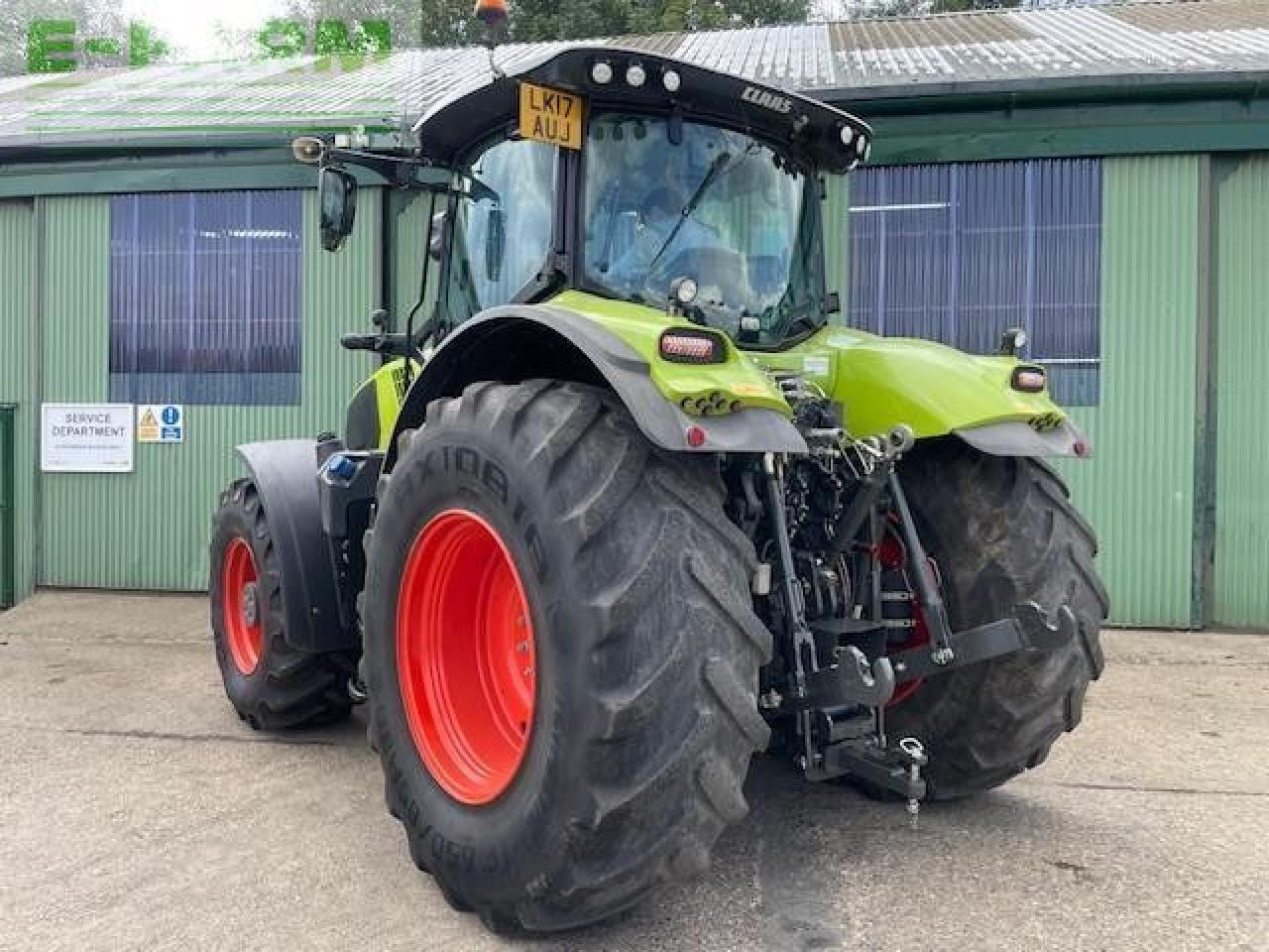 Farm tractor CLAAS AXION 870