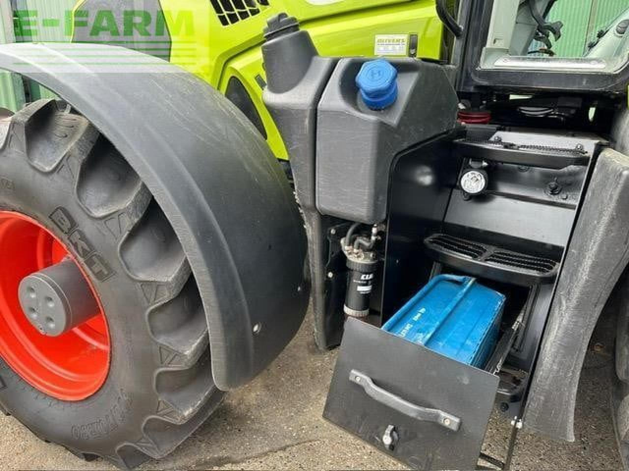 Farm tractor CLAAS AXION 870