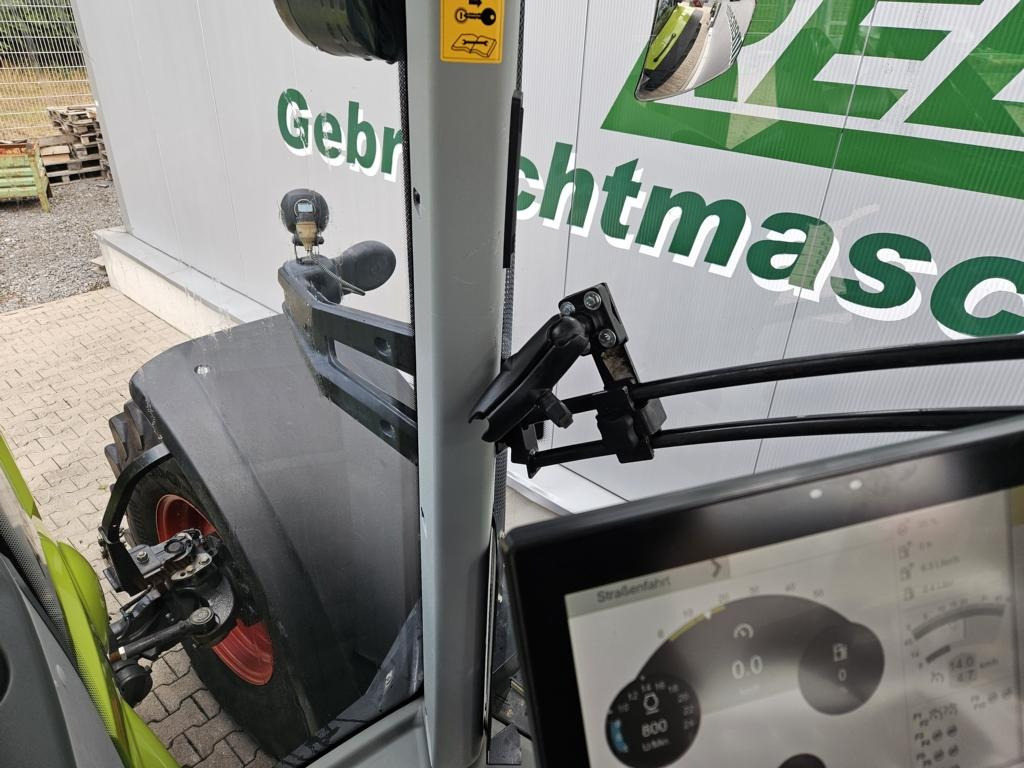 Farm tractor CLAAS AXION 870 CMATIC