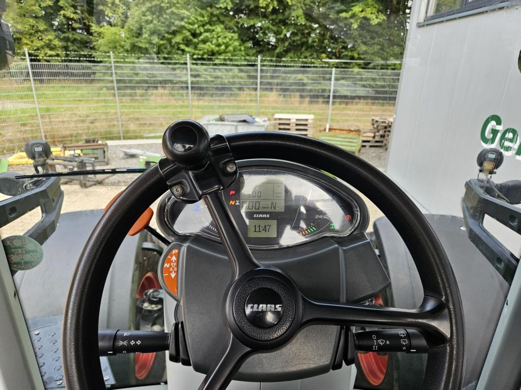 Farm tractor CLAAS AXION 870 CMATIC