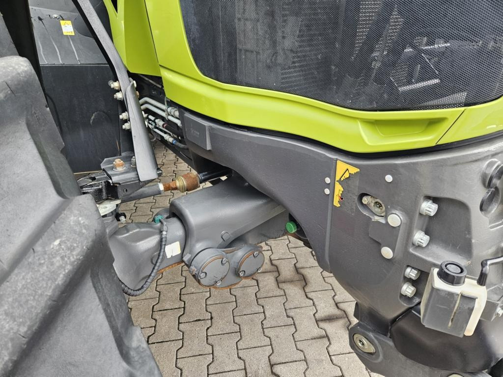 Farm tractor CLAAS AXION 870 CMATIC