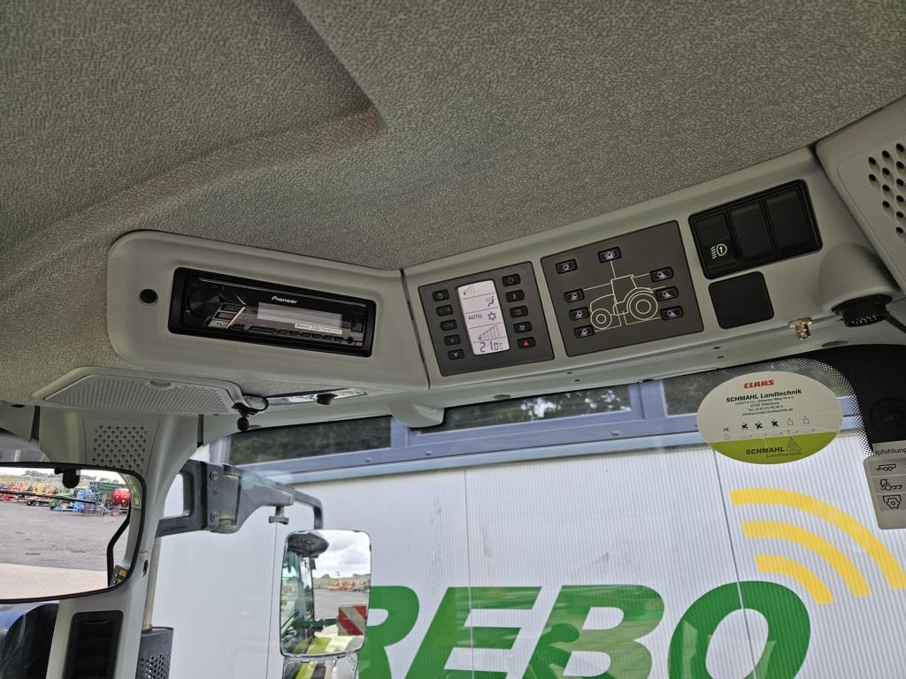 Farm tractor CLAAS AXION 870 CMATIC