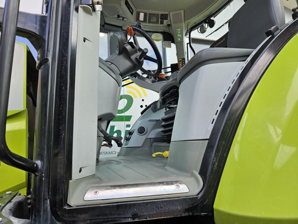 Farm tractor CLAAS AXION 870 CMATIC