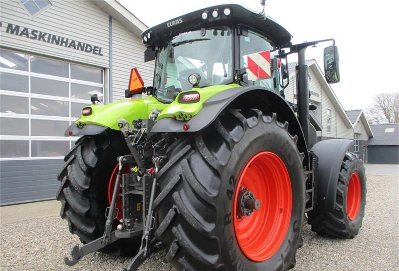 Farm tractor CLAAS AXION 870 CMATIC med frontlift og front PTO, GPS