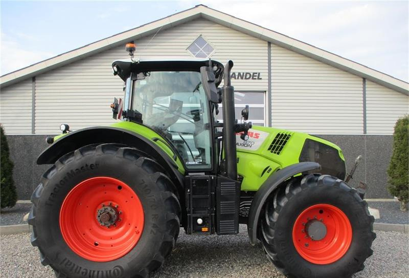 Farm tractor CLAAS AXION 870 CMATIC med frontlift og front PTO, GPS r