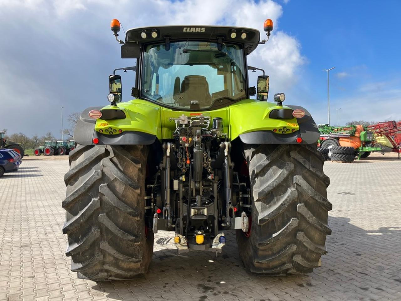 Farm tractor CLAAS AXION 870 CMATIK GPS FZW