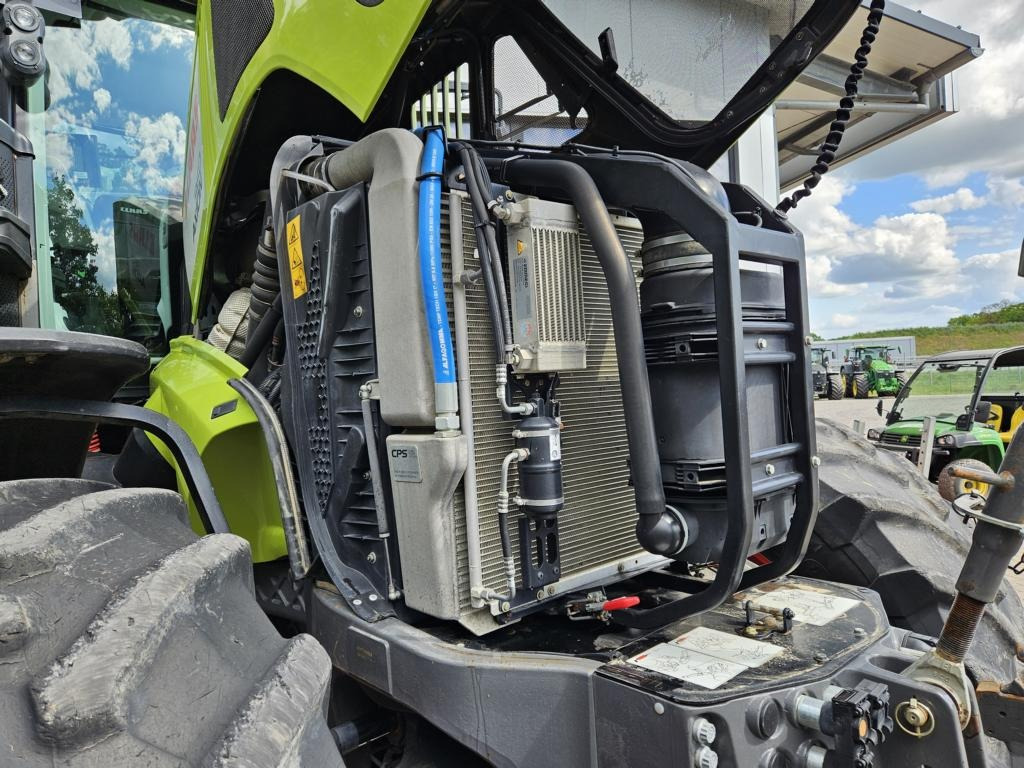 Farm tractor CLAAS AXION 960