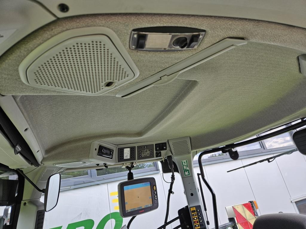 Farm tractor CLAAS AXION 960 CMATIC