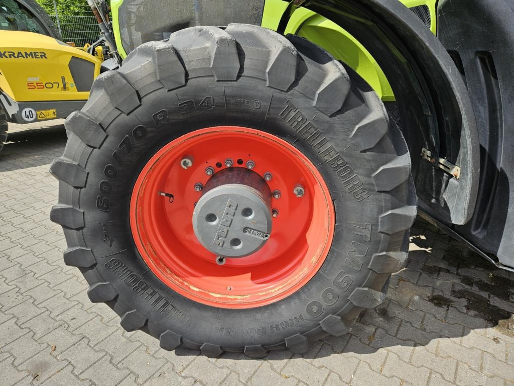 Farm tractor CLAAS AXION 960 CMATIC