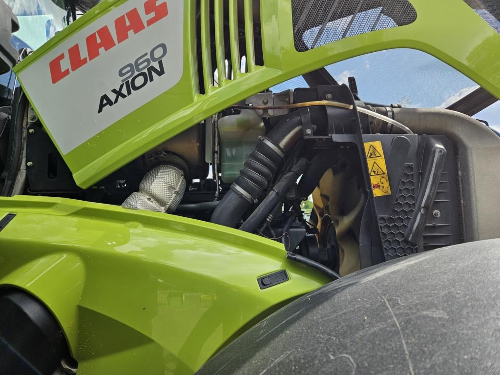 Farm tractor CLAAS AXION 960 CMATIC