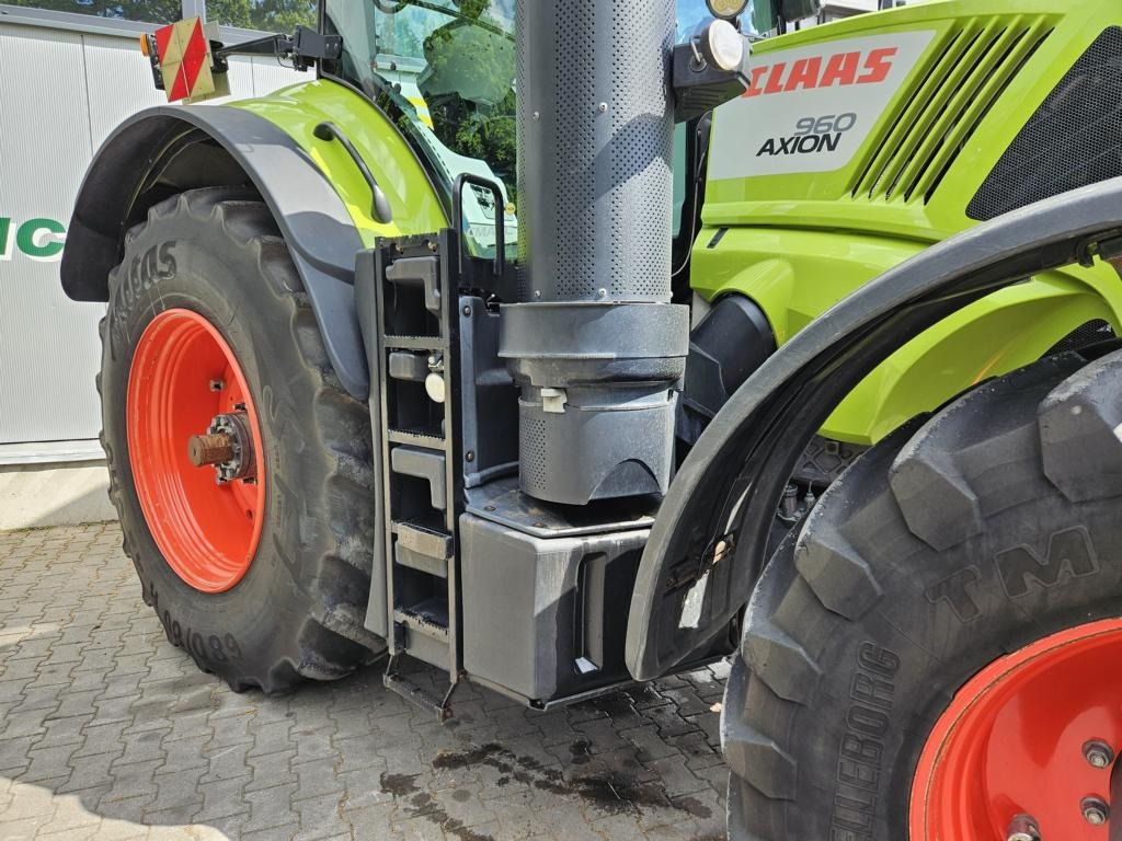 Farm tractor CLAAS AXION 960 CMATIC